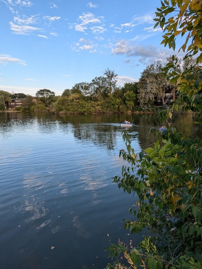 Building Photo - 5529 E Lake Dr