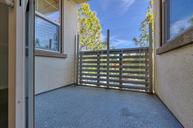 Building Photo - 2 Bed | 2 Bath | 1,293 Sq Ft
