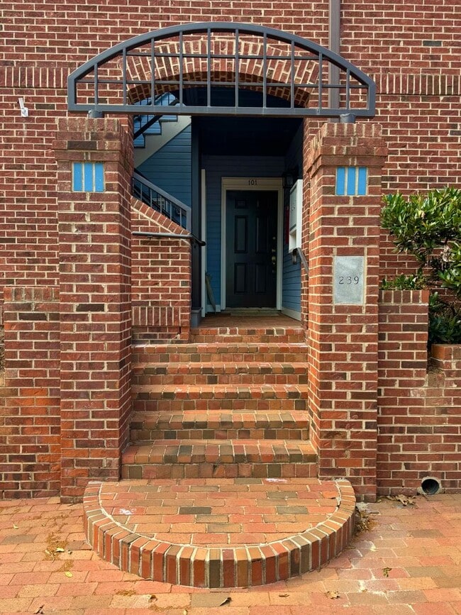 Building Photo - Top-Floor End Unit Condo at New Bern Place