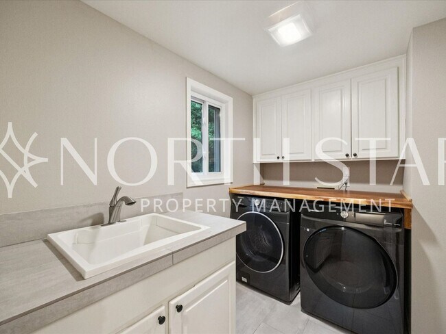 Building Photo - Sunning SW Portland Family Home for Rent