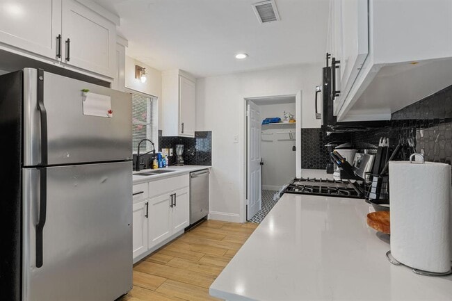 Building Photo - 201 Fairlane Dr