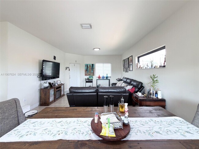 Building Photo - 1053 SW 29th Ct