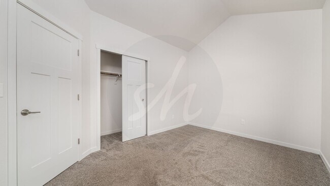 Building Photo - 5747 Villa Lorenzo Dr