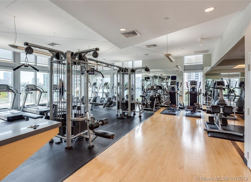 Building Photo - 1111 SW 1st Ave