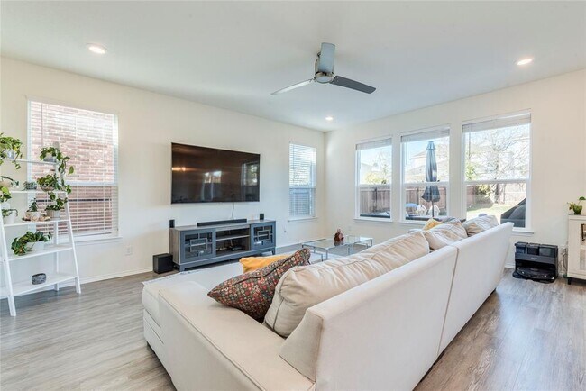 Building Photo - 17409 Crazy Arm Rd