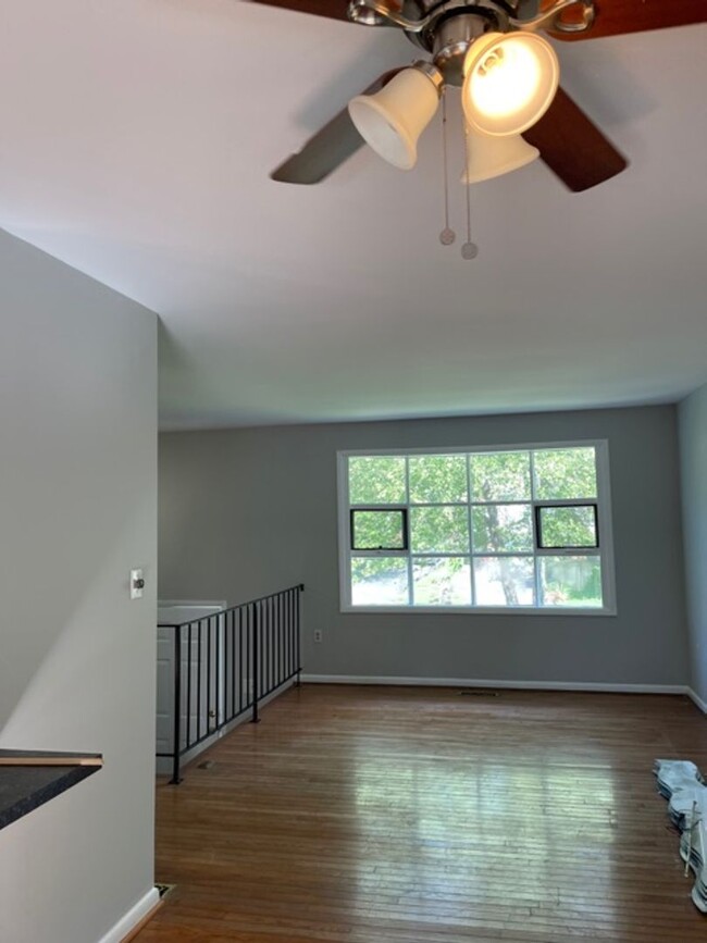 Building Photo - 5649 Smallwood Ct