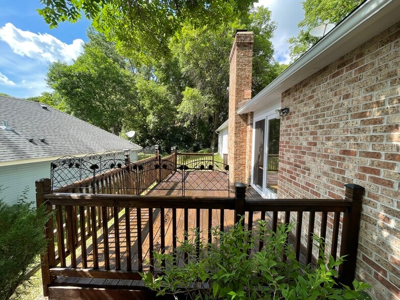 Building Photo - 5864 Red Cherry Ln