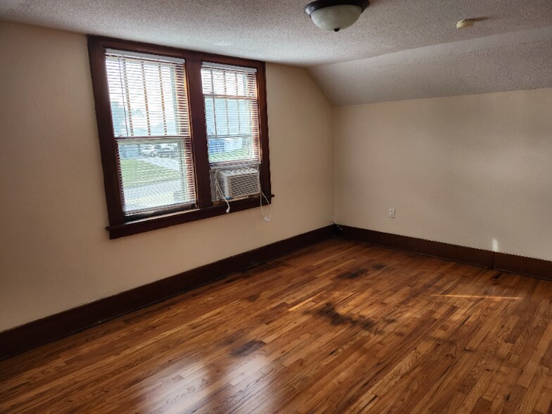 Building Photo - 3117 S 60th St