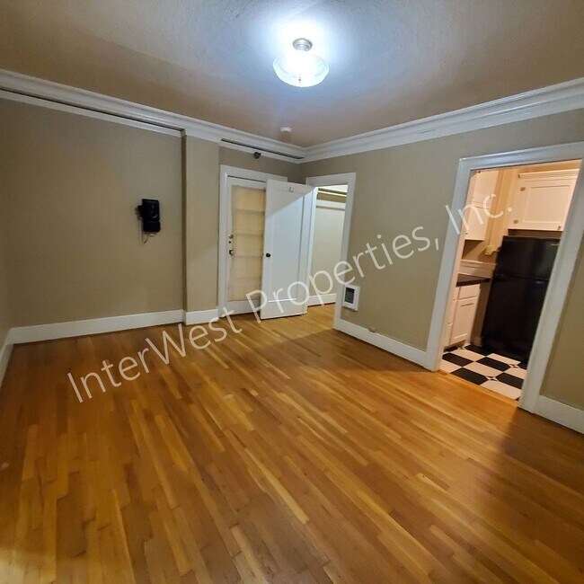 Building Photo - *1ST & 6TH MONTH'S RENT FREE PROMO & NO HOA MOVE IN/OUT FEES* Studio Unit in the Alphabet Dist w/...