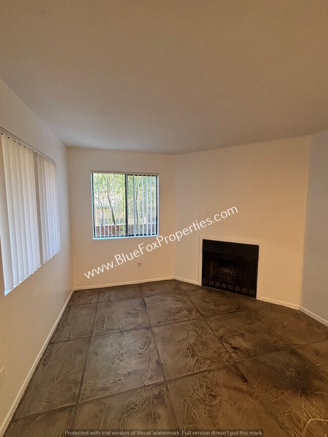 Building Photo - 3690 N Country Club Rd