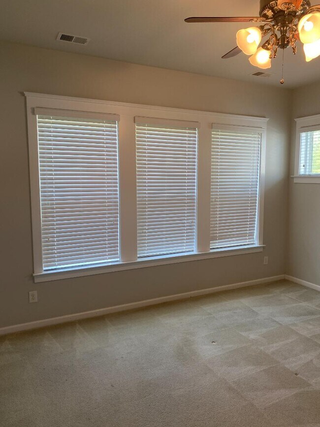 Building Photo - 4221 Courtly Ln