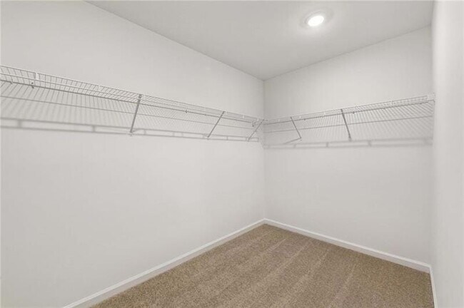 Building Photo - 204 Silverleaf Trl