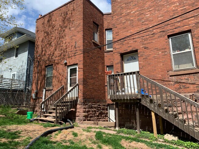 Building Photo - 623-625 N 10th Ave E