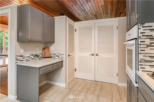 Building Photo - Newport Hills 3bed/1bath Home!