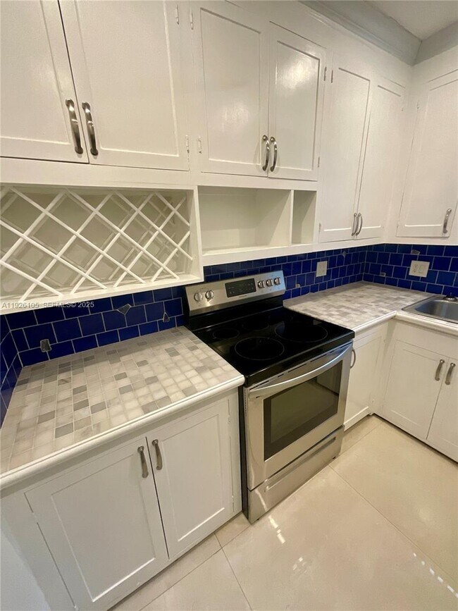 Building Photo - 1612 NE 2nd Ct