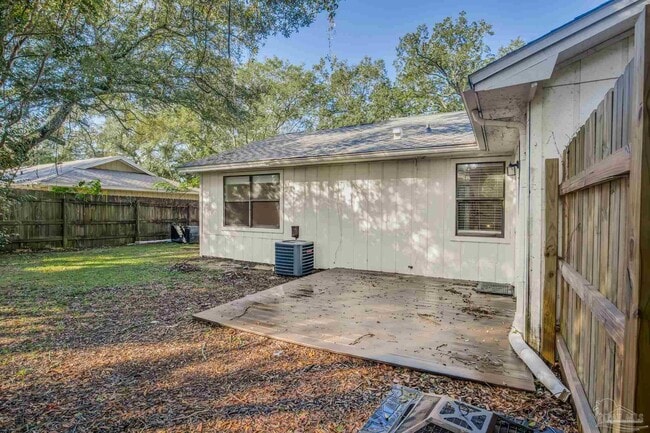 Building Photo - 207 McClure Dr