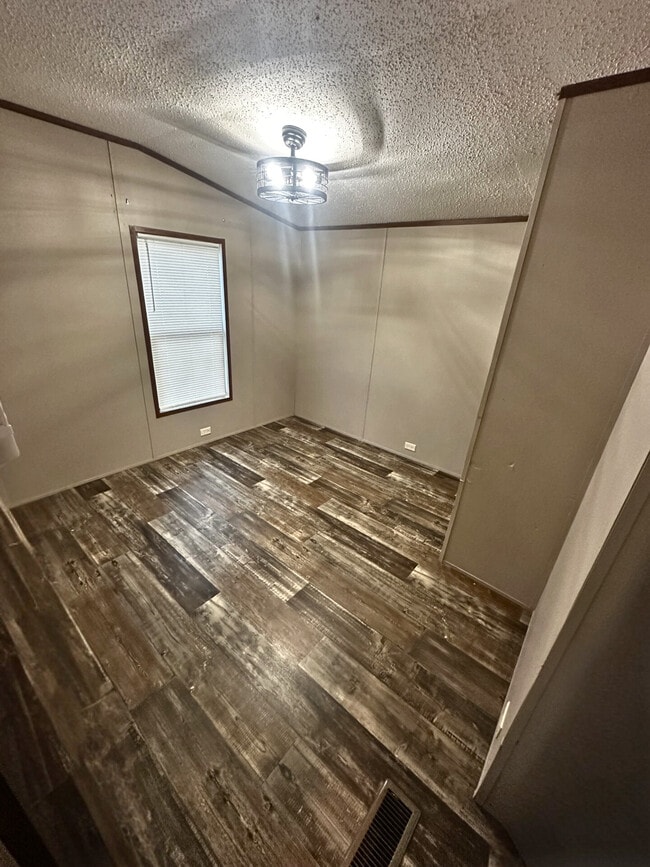 Building Photo - 18325 Miller Ln
