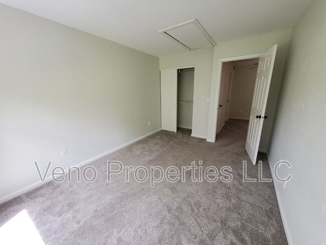 Building Photo - 66 Plaza Ave