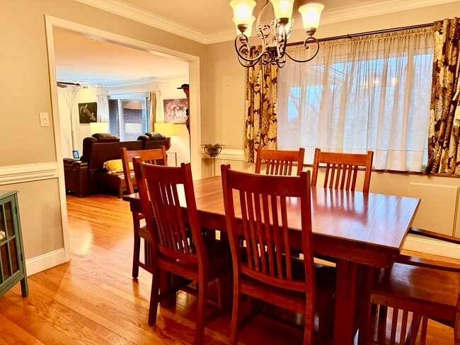 Building Photo - 5200 Skyline Dr