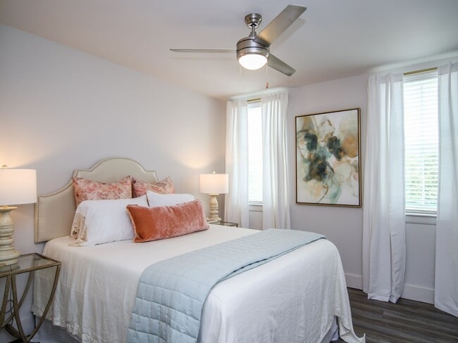 Building Photo - 3BD/3.5BA FOR RENT ON THE SQUARE