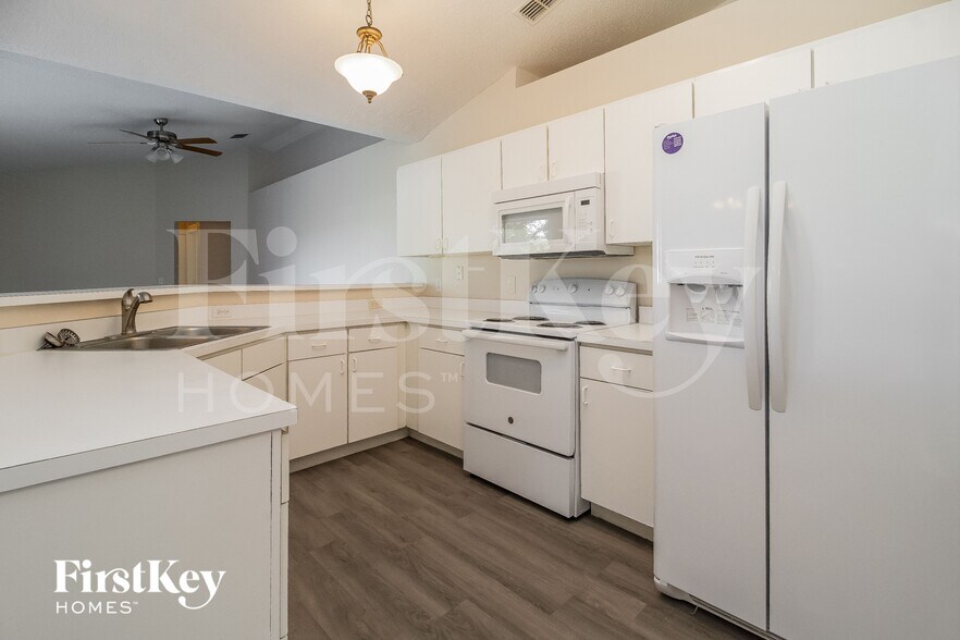 Building Photo - 711 Hamster Way