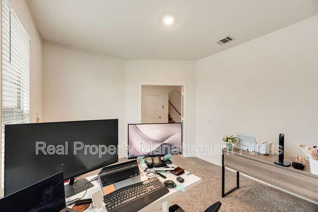 Building Photo - 7205 Bledington Ln