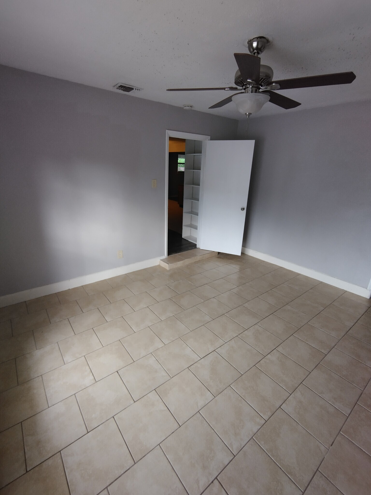 BR3 b - 410 W Aviation Blvd