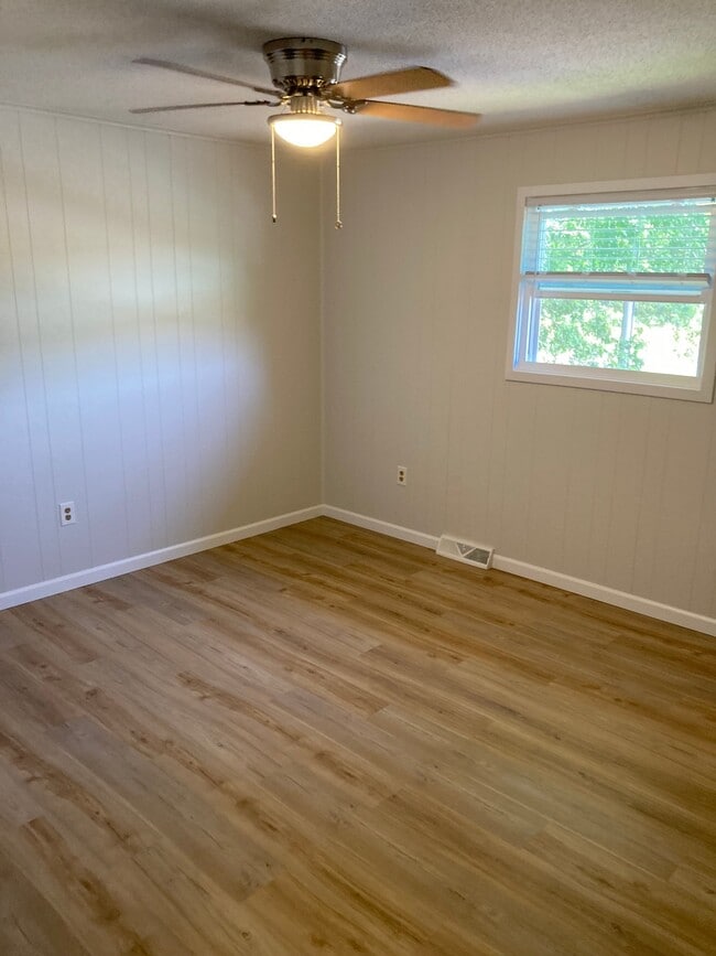 Building Photo - 261 Carlton Ln