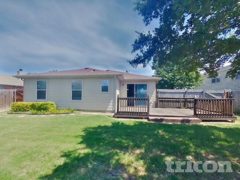 Building Photo - 612 Rockbrook Dr