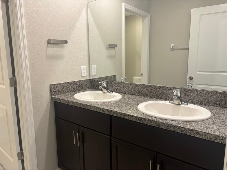 Building Photo - 9663 Channing Hill Dr