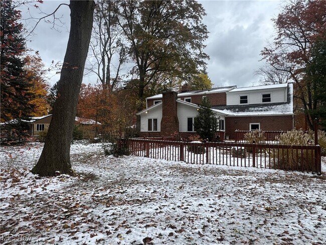 Building Photo - 8896 Spring Valley Dr