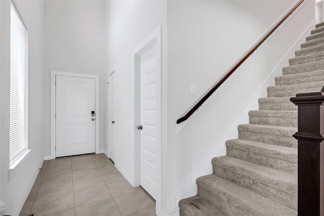 Building Photo - 7218 Clearwater Cv Dr