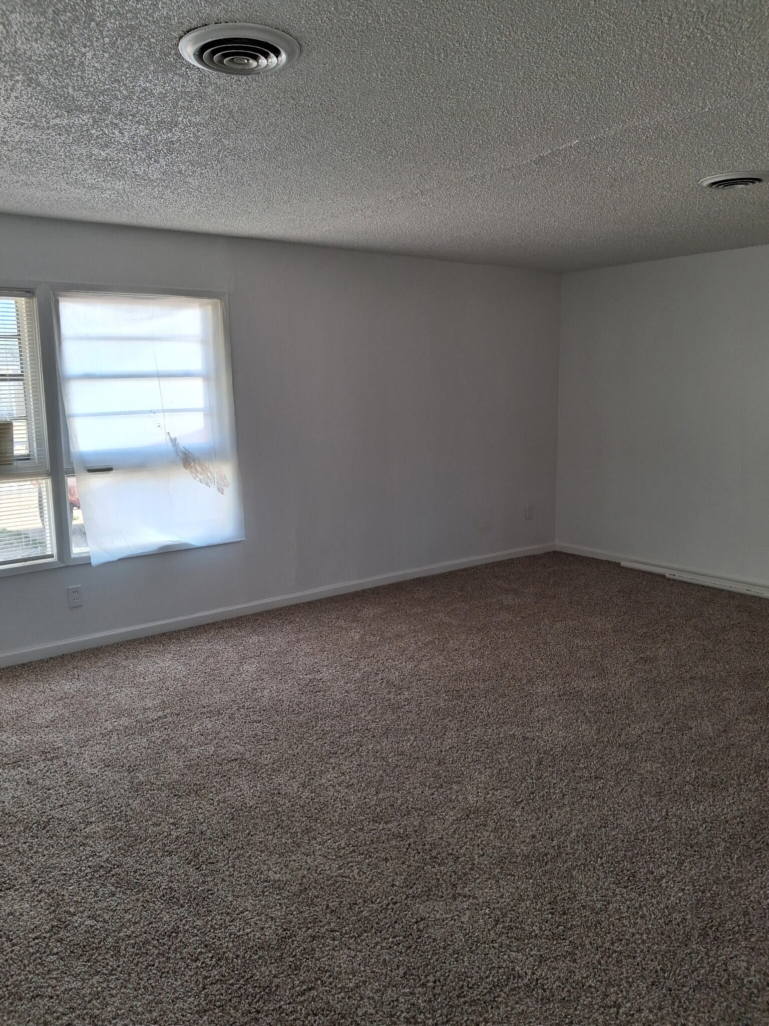 Building Photo - 1124 Juniper Dr