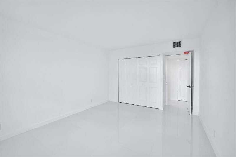Building Photo - 3800 S Ocean Dr