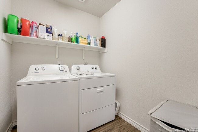 Building Photo - 408 Town Frk