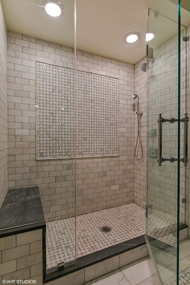 Building Photo - 1701 N Halsted St