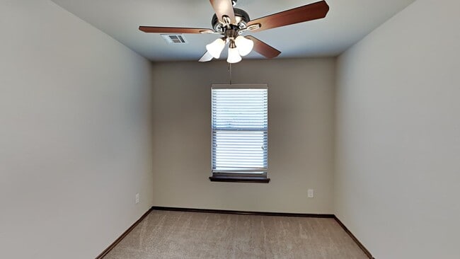 Building Photo - Beautiful 4 Bedroom 2 Bathroom Home in Pie...