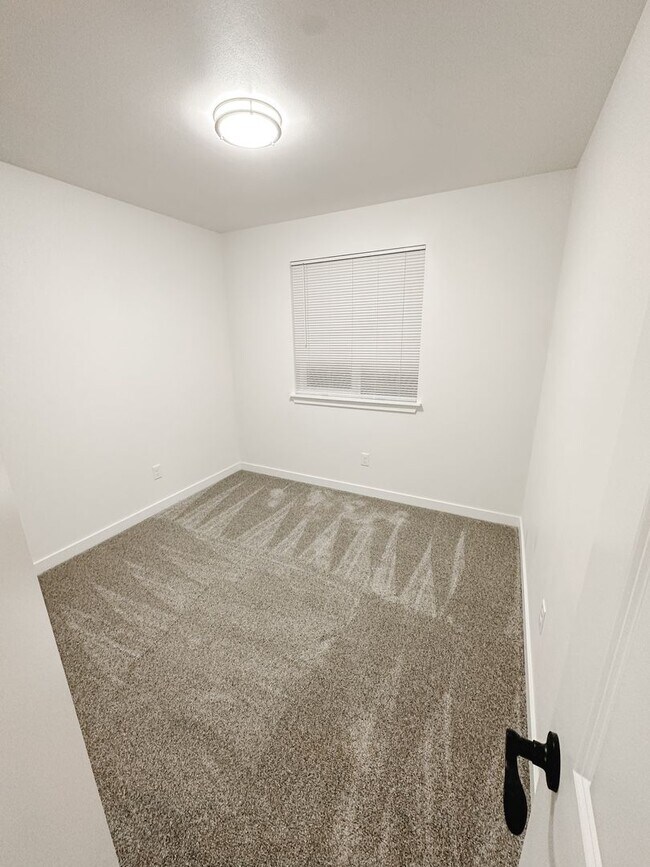 Building Photo - 202 Mashell Ave S