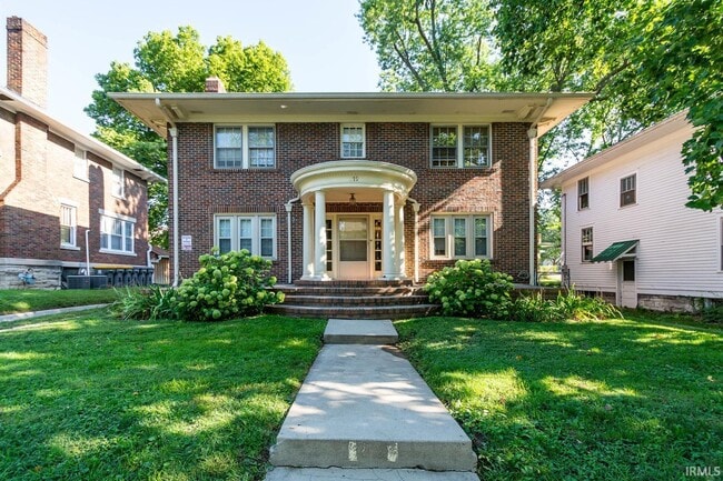 Primary Photo - 219 E 8th St