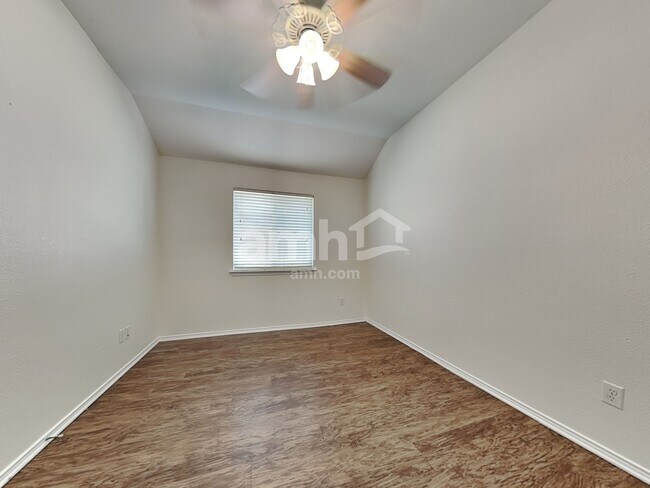 Building Photo - 1101 Johnson City Ave