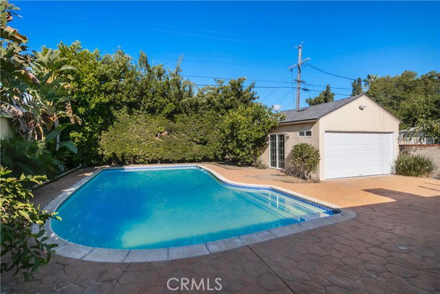 Building Photo - 6045 Teesdale Ave