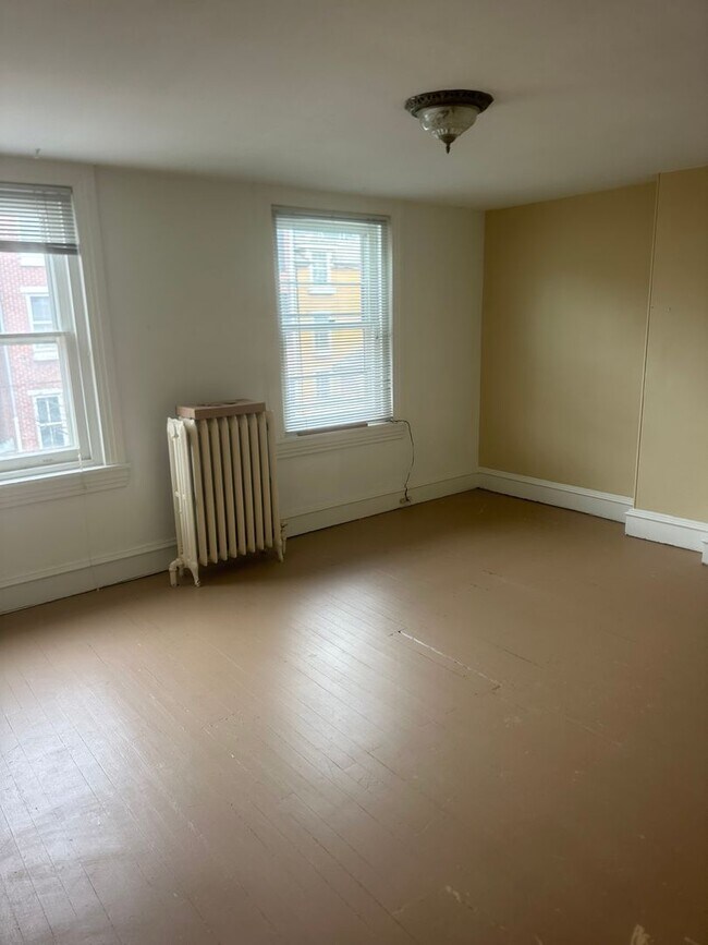 Building Photo - West Chester Historic Townhome - 4 bedrooms, 1 bath