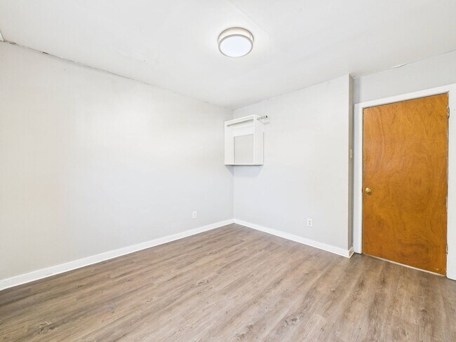 Building Photo - 321 Bellot St