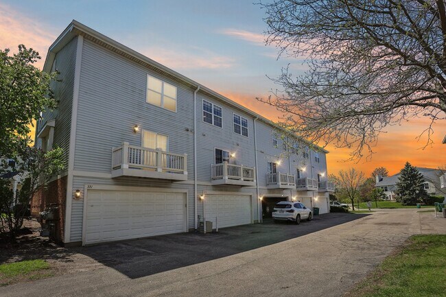 Building Photo - 332 Holiday Ln