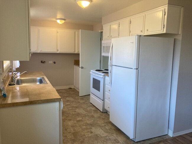 Building Photo - 2 Bedroom 1 bath Brownsville, Oregon
