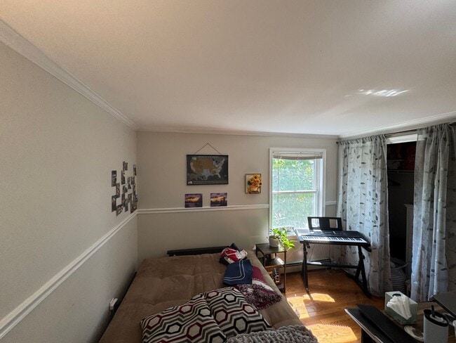 Building Photo - Spacious 3 bedroom 2.5 bathroom Duplex