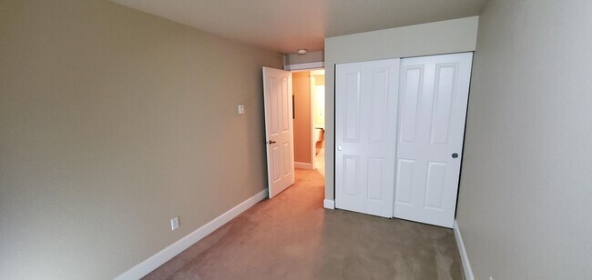 Building Photo - Spacious 2 Bed 1.5 Bath In Old Town Issaquah!