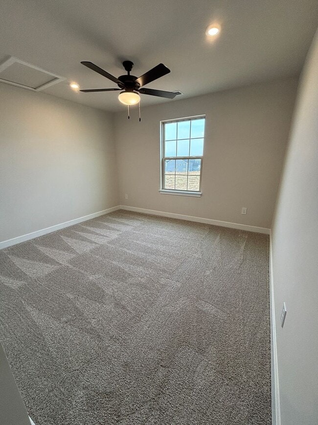 Building Photo - Luxury- New Construction