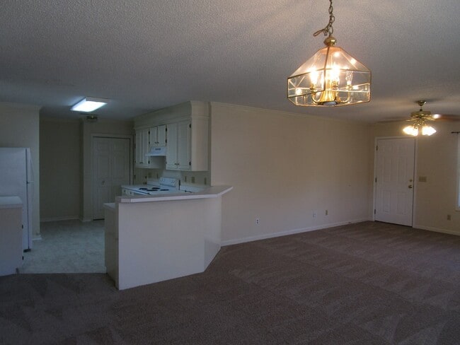 Building Photo - 341 Wildwood Ave