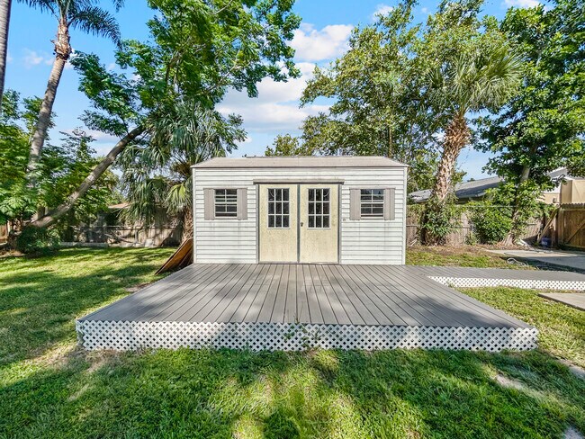 Building Photo - 2549 Arapaho St